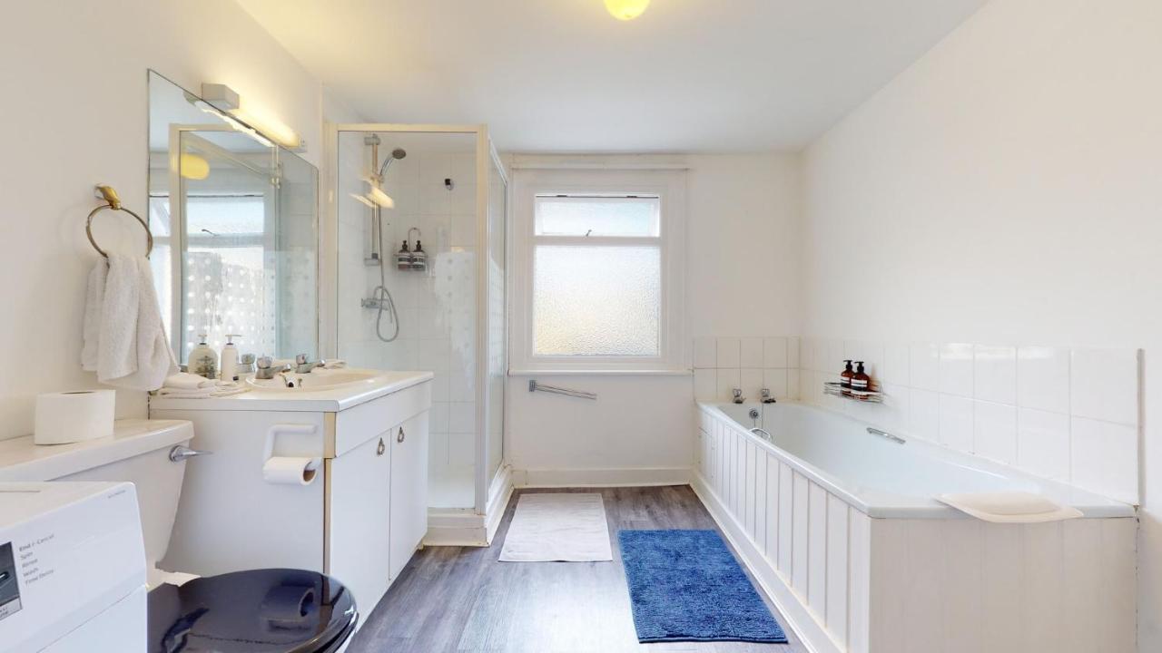 Cheerful 4 Bedroom Victorian House With Back Courtyard London Exterior foto