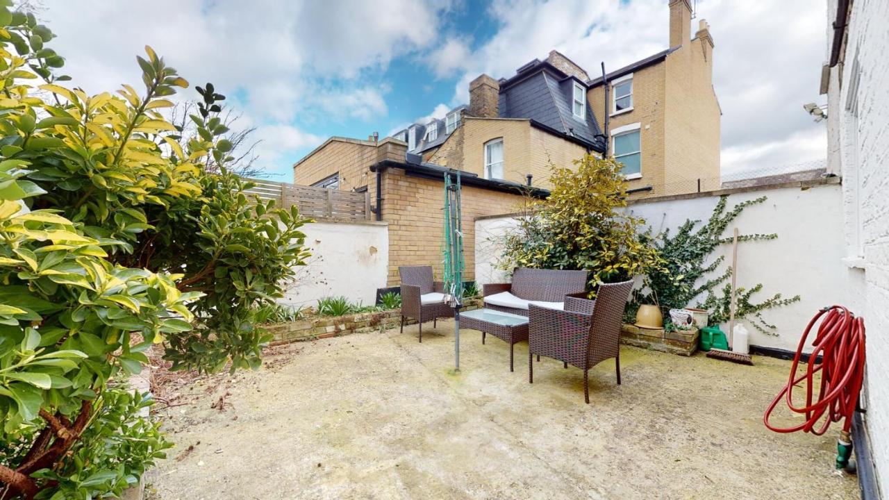 Cheerful 4 Bedroom Victorian House With Back Courtyard London Exterior foto