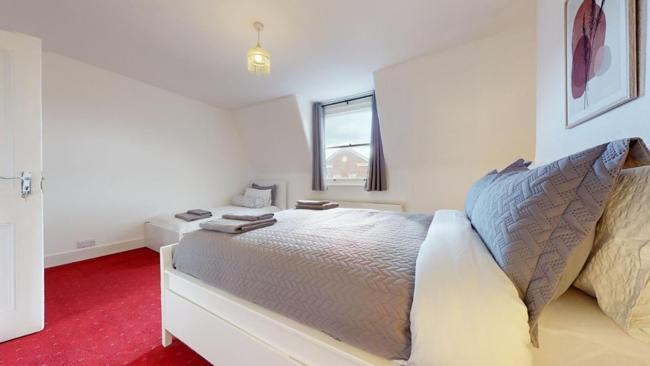 Cheerful 4 Bedroom Victorian House With Back Courtyard London Exterior foto